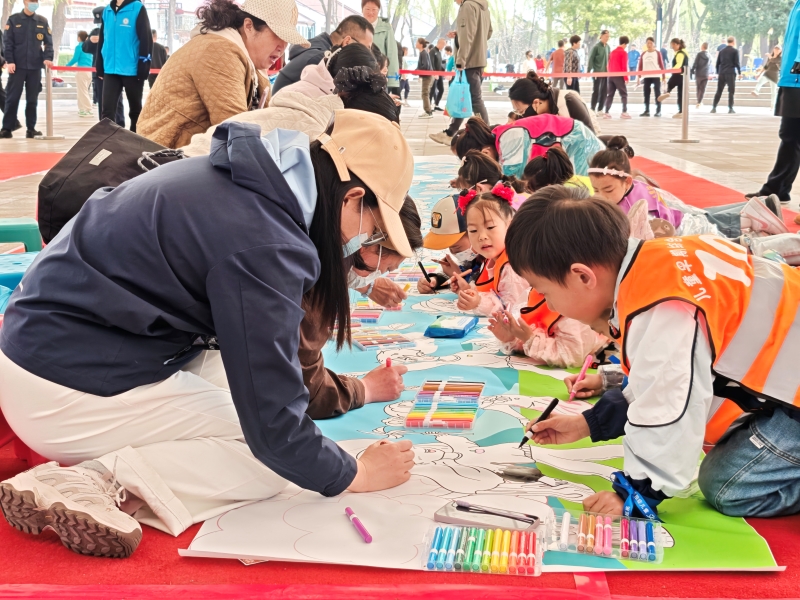 春日绘心 与星同行 ——怀柔区妇幼保健院举办“第十九个世界孤独症关注日主题活动”